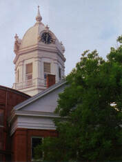 a picture of the Monroe County Courthouse.
